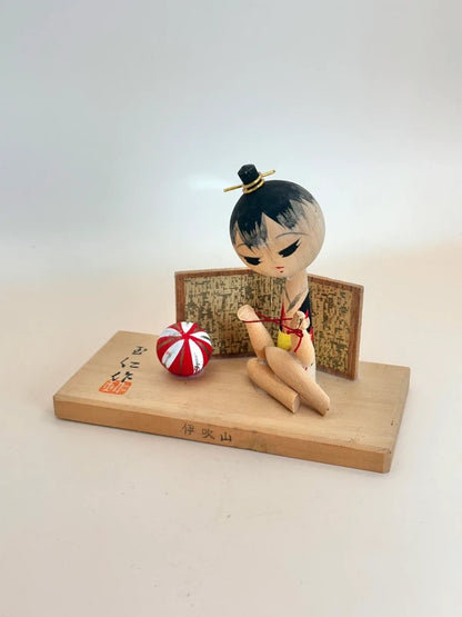 FT195 - Poupée Kokeshi Omiyage – Ibuki-yama