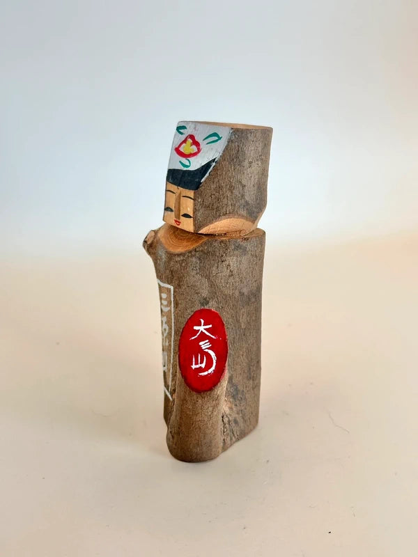 K10129 - Izu Ōshima Anko Kokeshi – Bois de camélia 伊豆大島