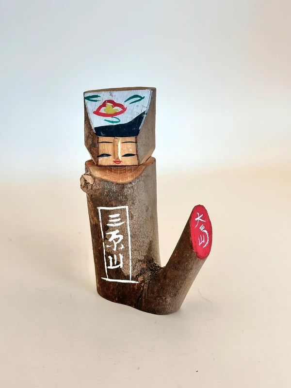 K10129 - Izu Ōshima Anko Kokeshi – Bois de camélia 伊豆大島