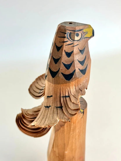 K15079 - Sculpture sur bois de faucon Sasano Ittobori 笹野一刀彫