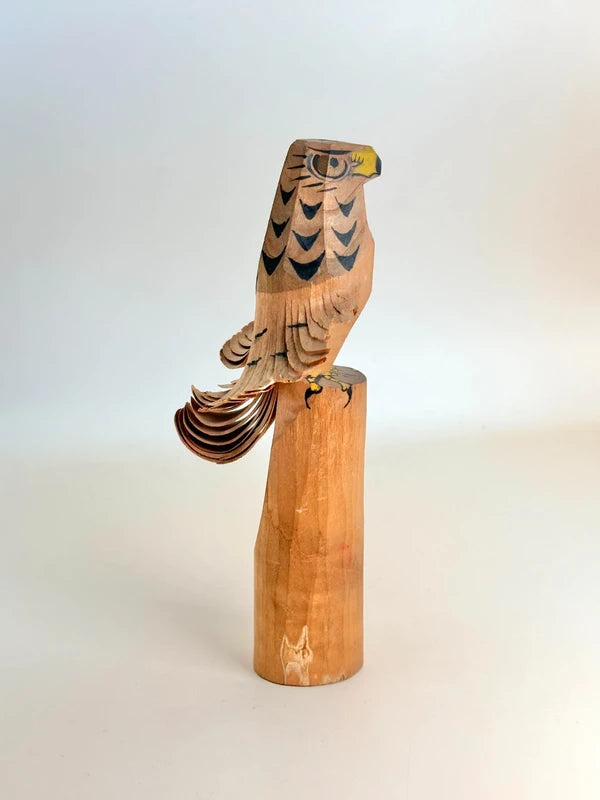 K15079 - Sculpture sur bois de faucon Sasano Ittobori 笹野一刀彫
