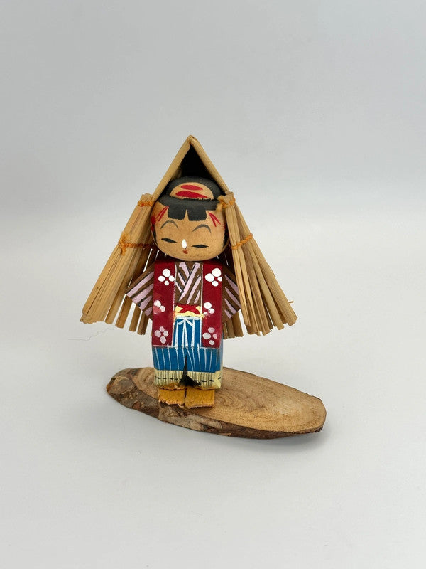 K10065 - Omiyage kokeshi with mino