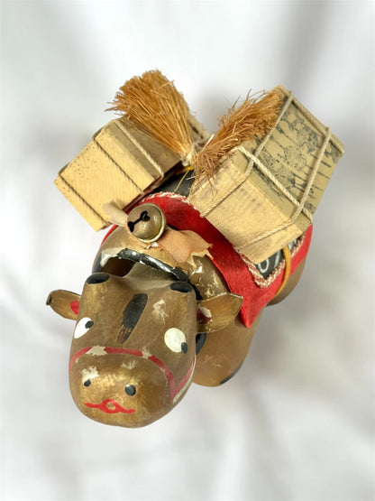 FT46 - Jouet folklorique vache Akabeko en or