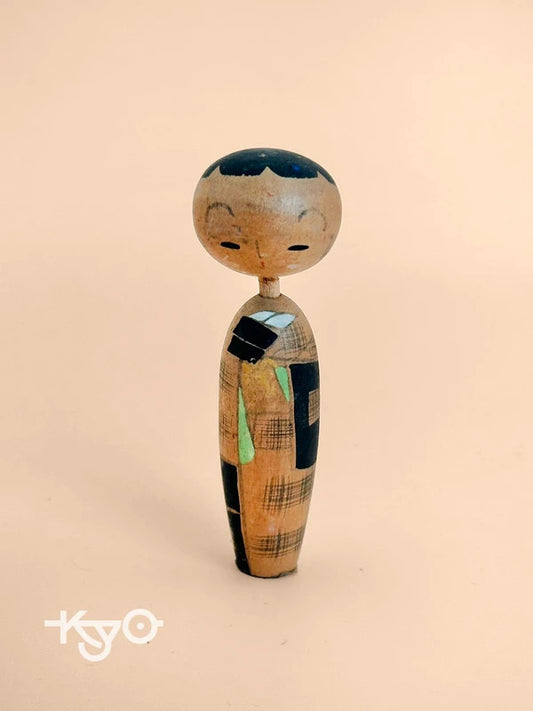 K05039 - Vintage sosaku kokeshi doll