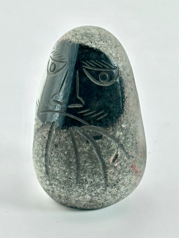 FT134 - Hand crafted stone Daruma Doll 那智黒石