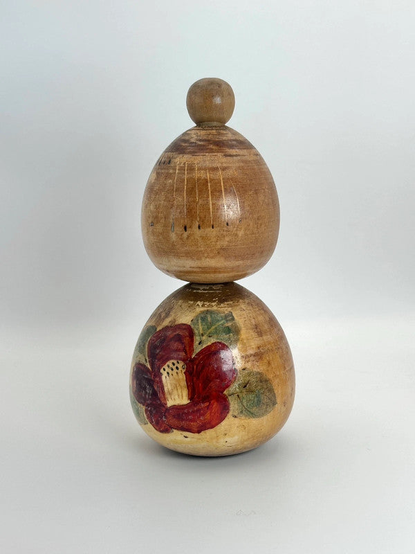 K18078 - Sosaku kokeshi Camellia (Tsubaki)