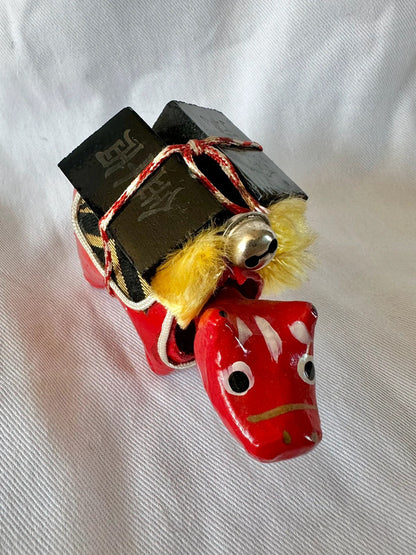 FT47 - Jouet folklorique vache Akabeko en rouge