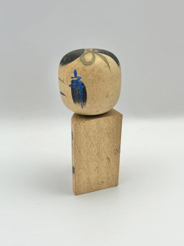 K10046 - Onsen souvenir kokeshi doll vintage