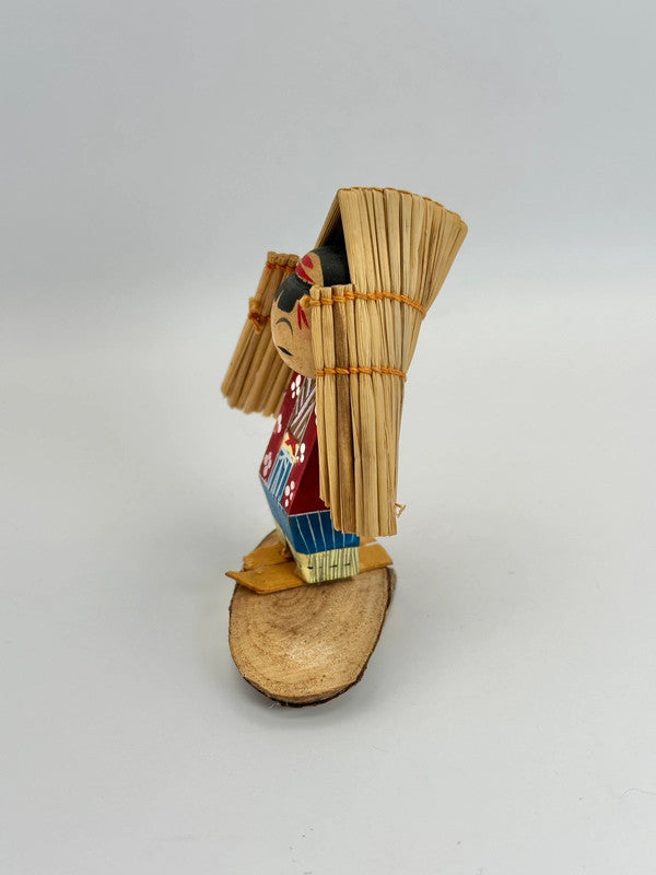 K10065 - Omiyage kokeshi with mino
