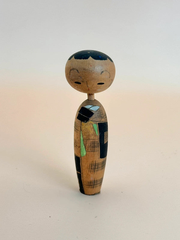 K05039 - Vintage sosaku kokeshi doll