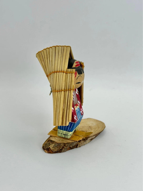 K10065 - Omiyage kokeshi with mino