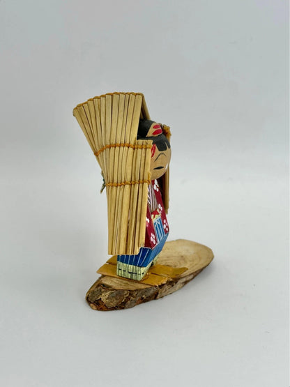 K10065 - Omiyage kokeshi with mino