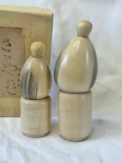 One pair of Japanese kokeshi by Seiju