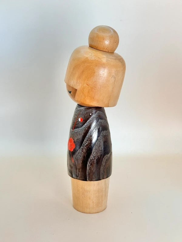 K20050 - Sosaku kokeshi by Usaburō Okamoto 岡本卯三郎