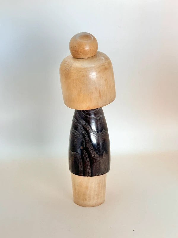 K20050 - Sosaku kokeshi by Usaburō Okamoto 岡本卯三郎