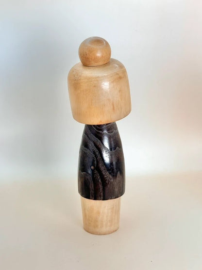 K20050 - Sosaku kokeshi by Usaburō Okamoto 岡本卯三郎