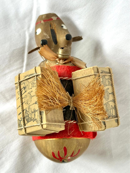 FT46 - Jouet folklorique vache Akabeko en or