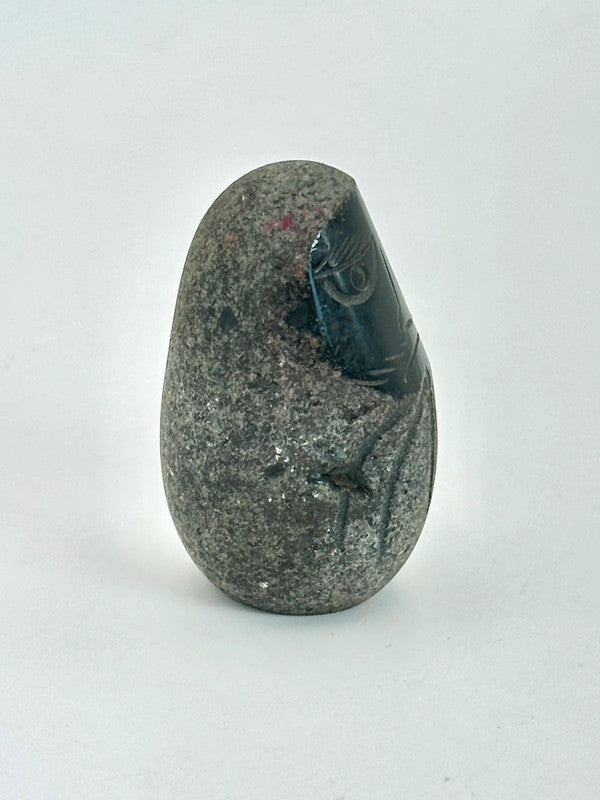 FT134 - Hand crafted stone Daruma Doll 那智黒石