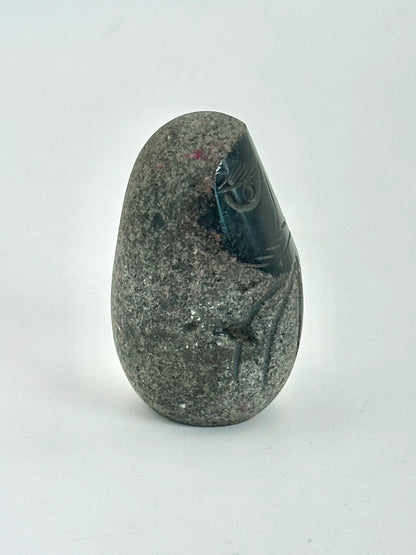 FT134 - Hand crafted stone Daruma Doll 那智黒石