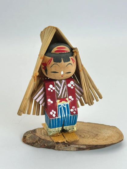 K10065 - Omiyage kokeshi with mino
