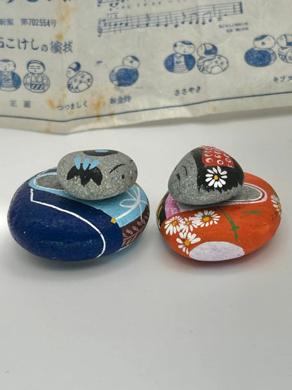 FT01 - Ishikokeshi - paire de kokeshi en pierre