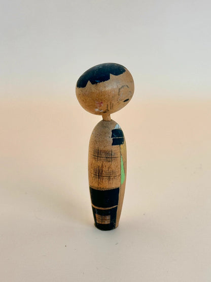 K05039 - Vintage sosaku kokeshi doll