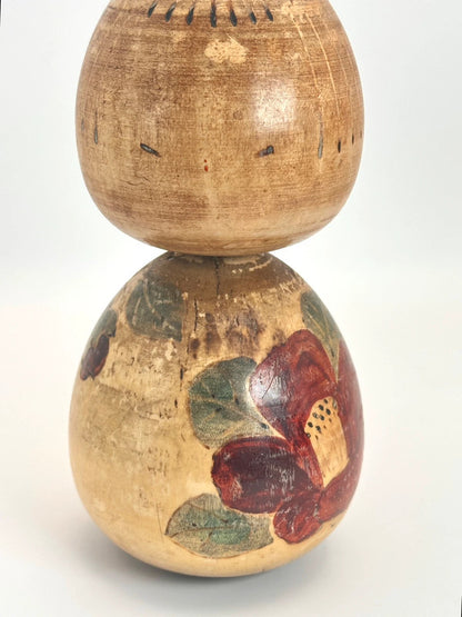 K18078 - Sosaku kokeshi Camellia (Tsubaki)