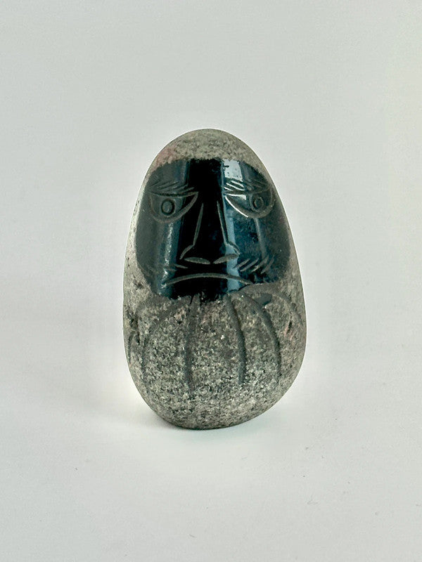 FT134 - Hand crafted stone Daruma Doll 那智黒石
