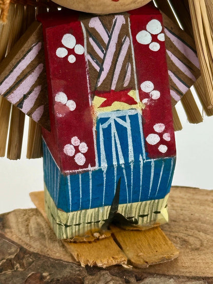 K10065 - Omiyage kokeshi with mino