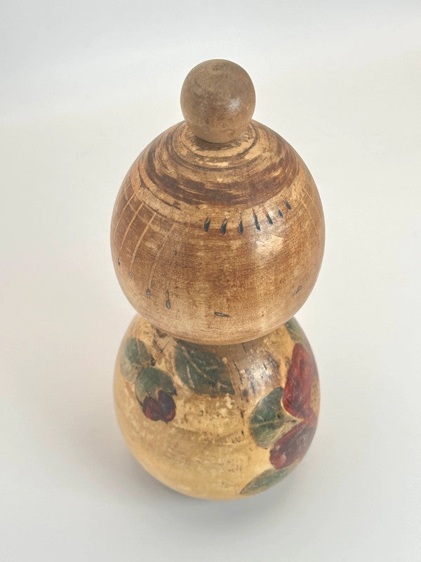 K18078 - Sosaku kokeshi Camellia (Tsubaki)