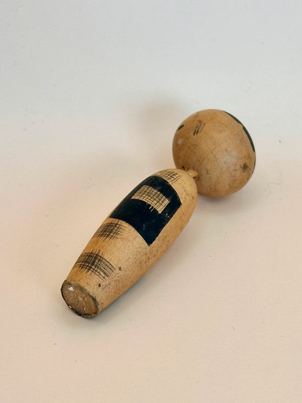K05039 - Vintage sosaku kokeshi doll