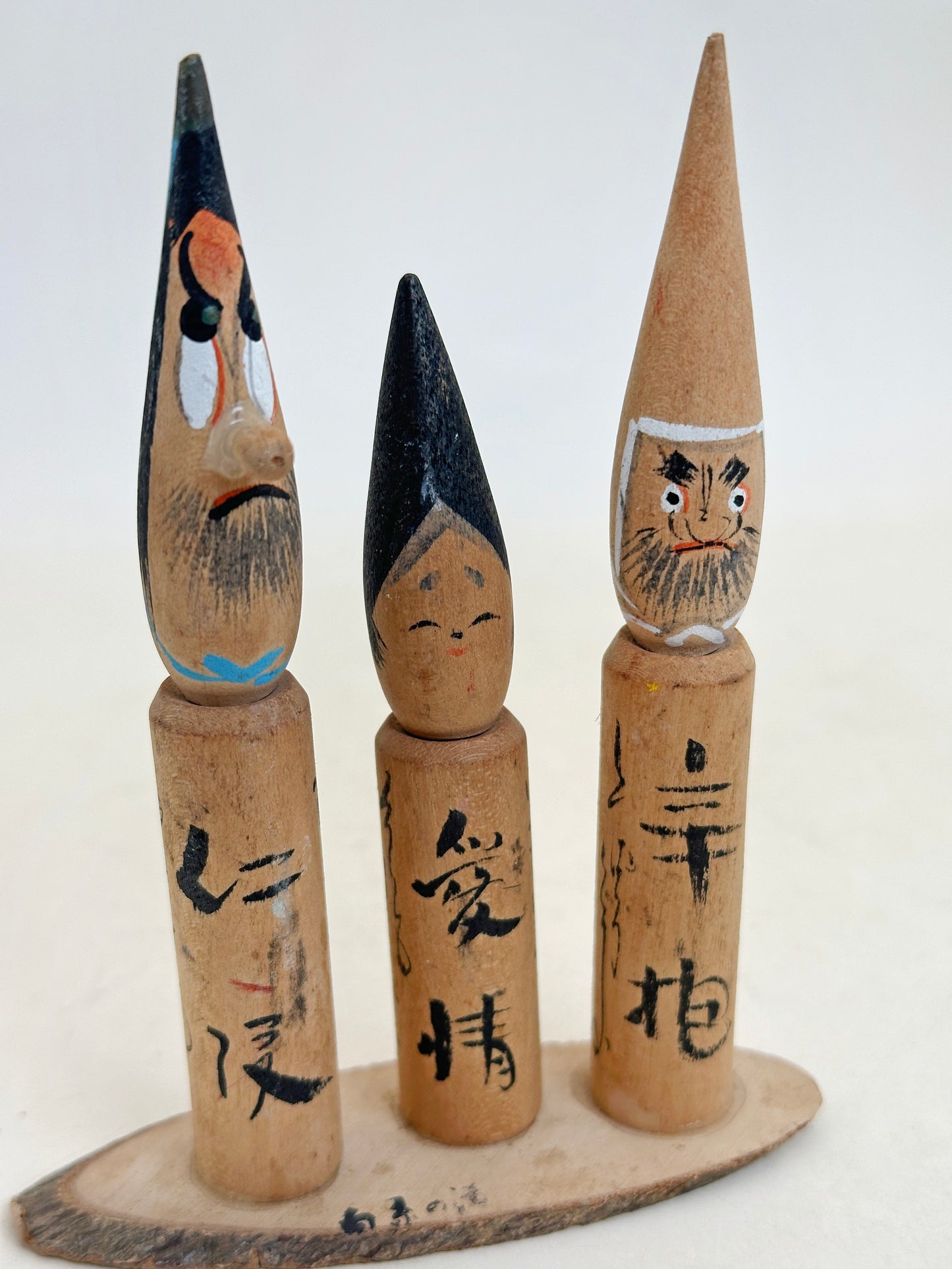 K10221 - Omiyage Kokeshi des chutes de Shiraito 白糸の滝