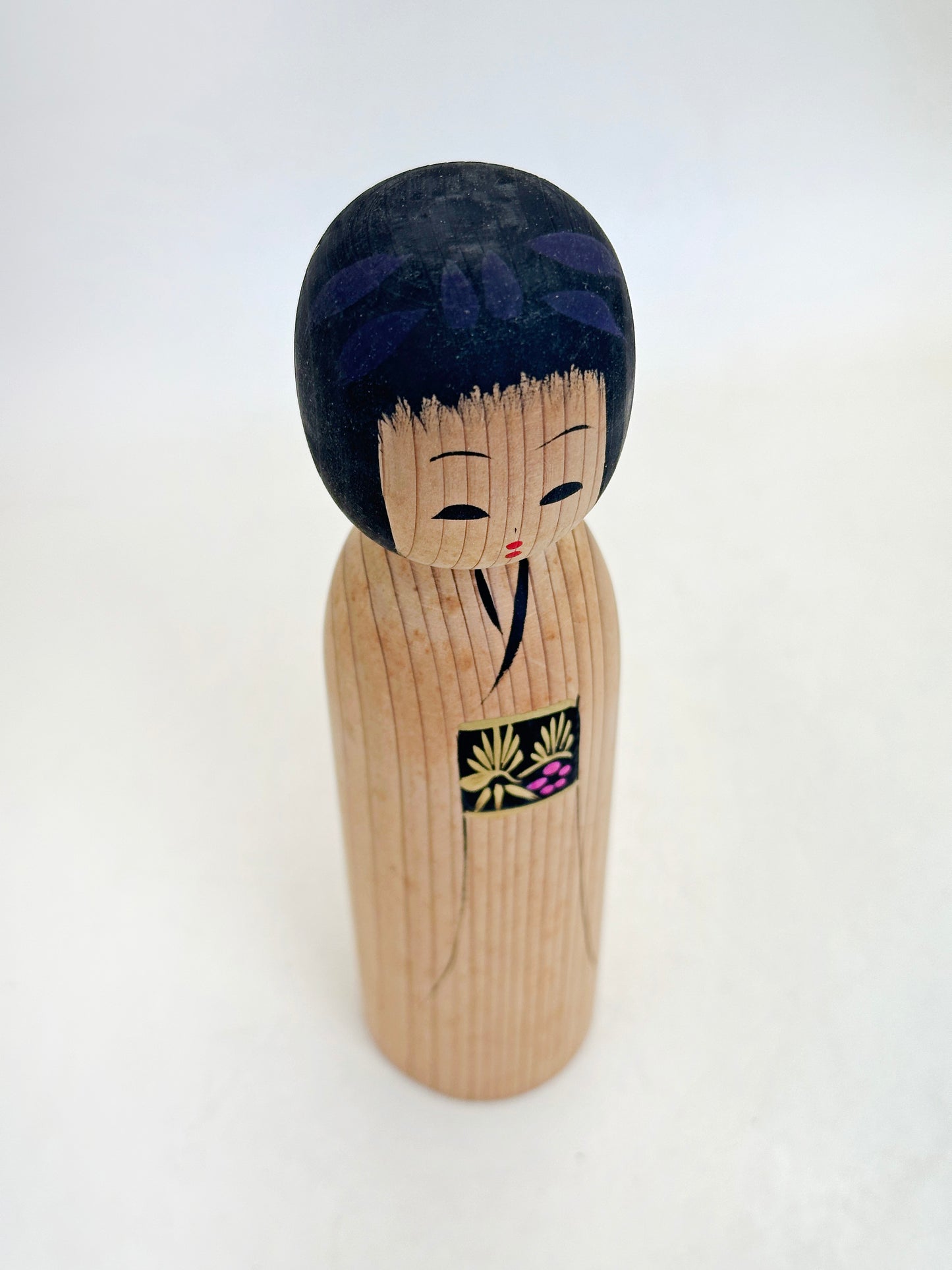 K18152 - Kokeshi Sosaku Shingata de Matagorō 八代目 又五郎