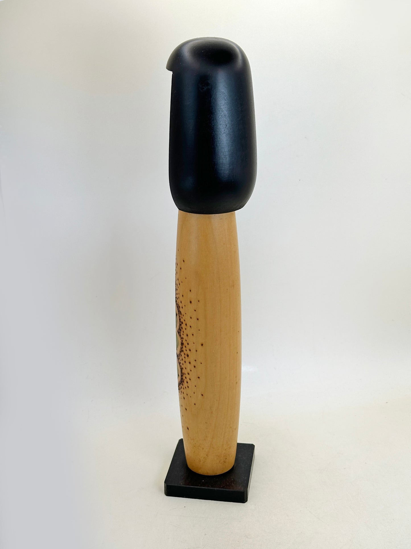 K30045 - Kokeshi sosaku par Kazuo Takamizawa 高見沢一夫
