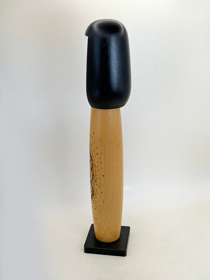 K30045 - Kokeshi sosaku par Kazuo Takamizawa 高見沢一夫