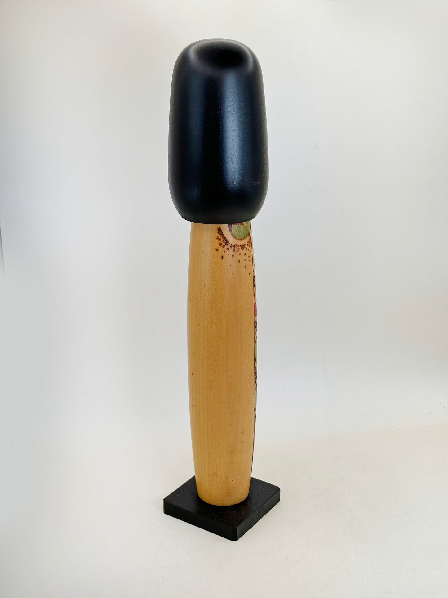 K30045 - Kokeshi sosaku par Kazuo Takamizawa 高見沢一夫