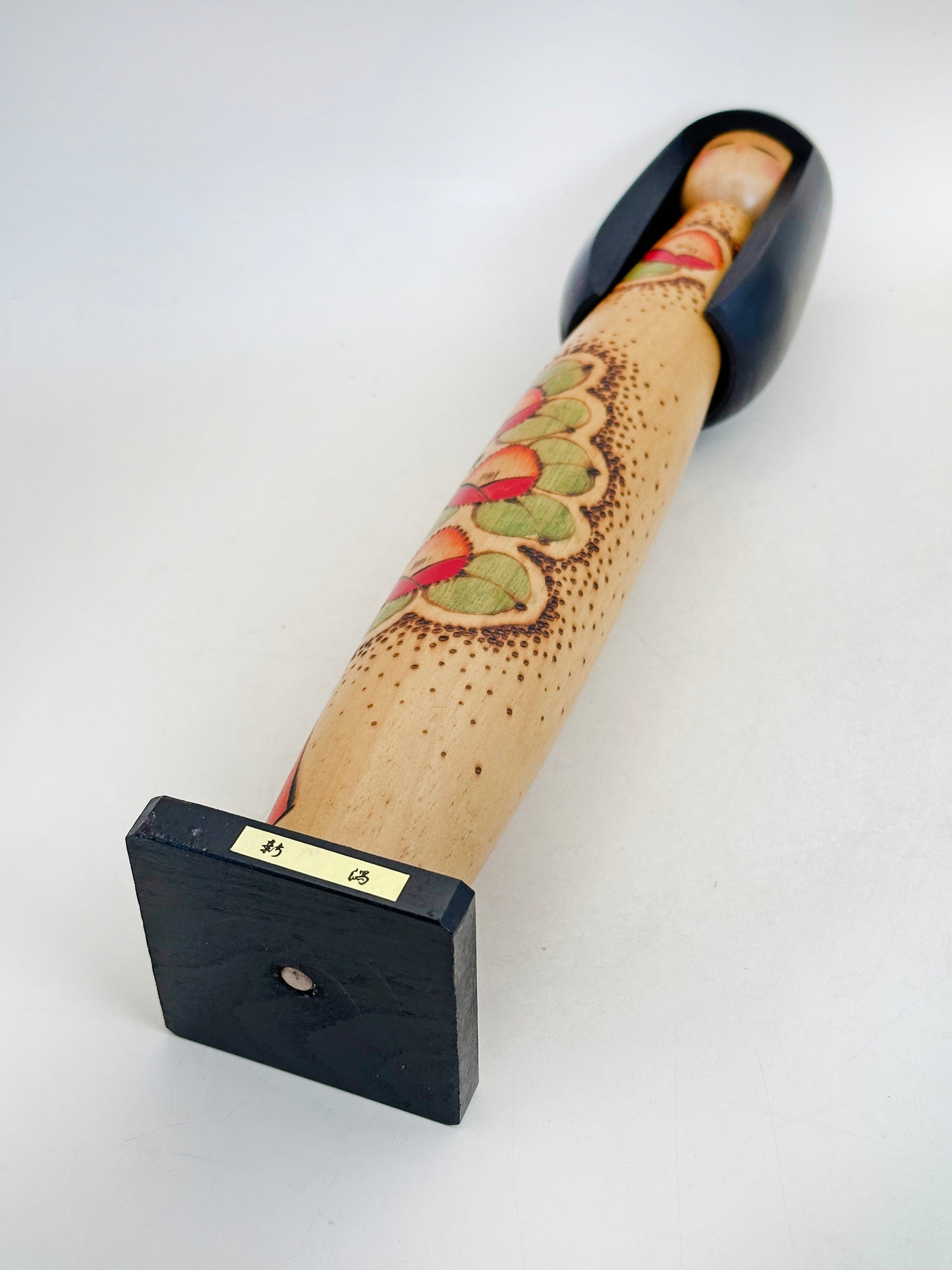 K30045 - Kokeshi sosaku par Kazuo Takamizawa 高見沢一夫