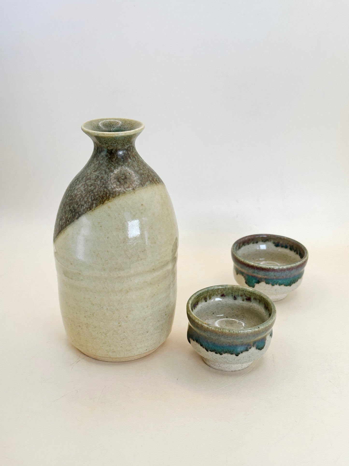 TB171 - Service à saké Inkyūzan-yaki – Tokkuri & Guinomi 因久山焼
