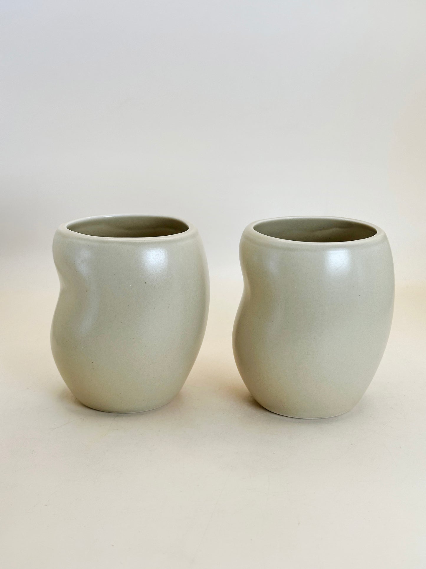 TB172 - Set of 2 Modern Yunomi Tea Cups – Calligraphy by 相田みつを