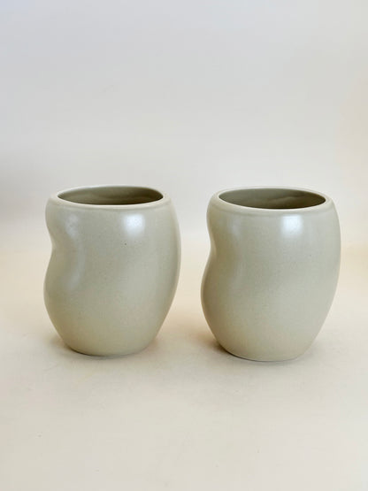 TB172 - Set of 2 Modern Yunomi Tea Cups – Calligraphy by 相田みつを