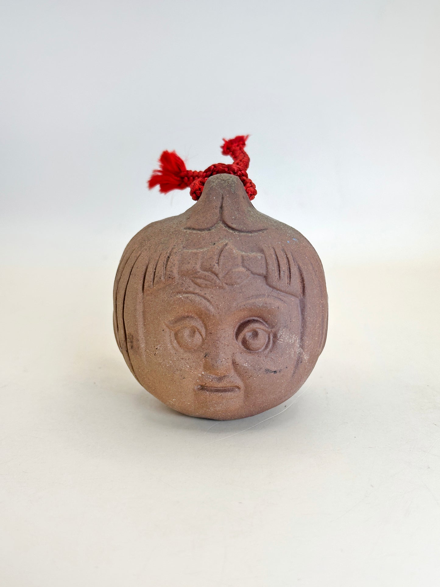 CB169 - Bizen-yaki Clay Bell – Momotarō Motif 桃太郎