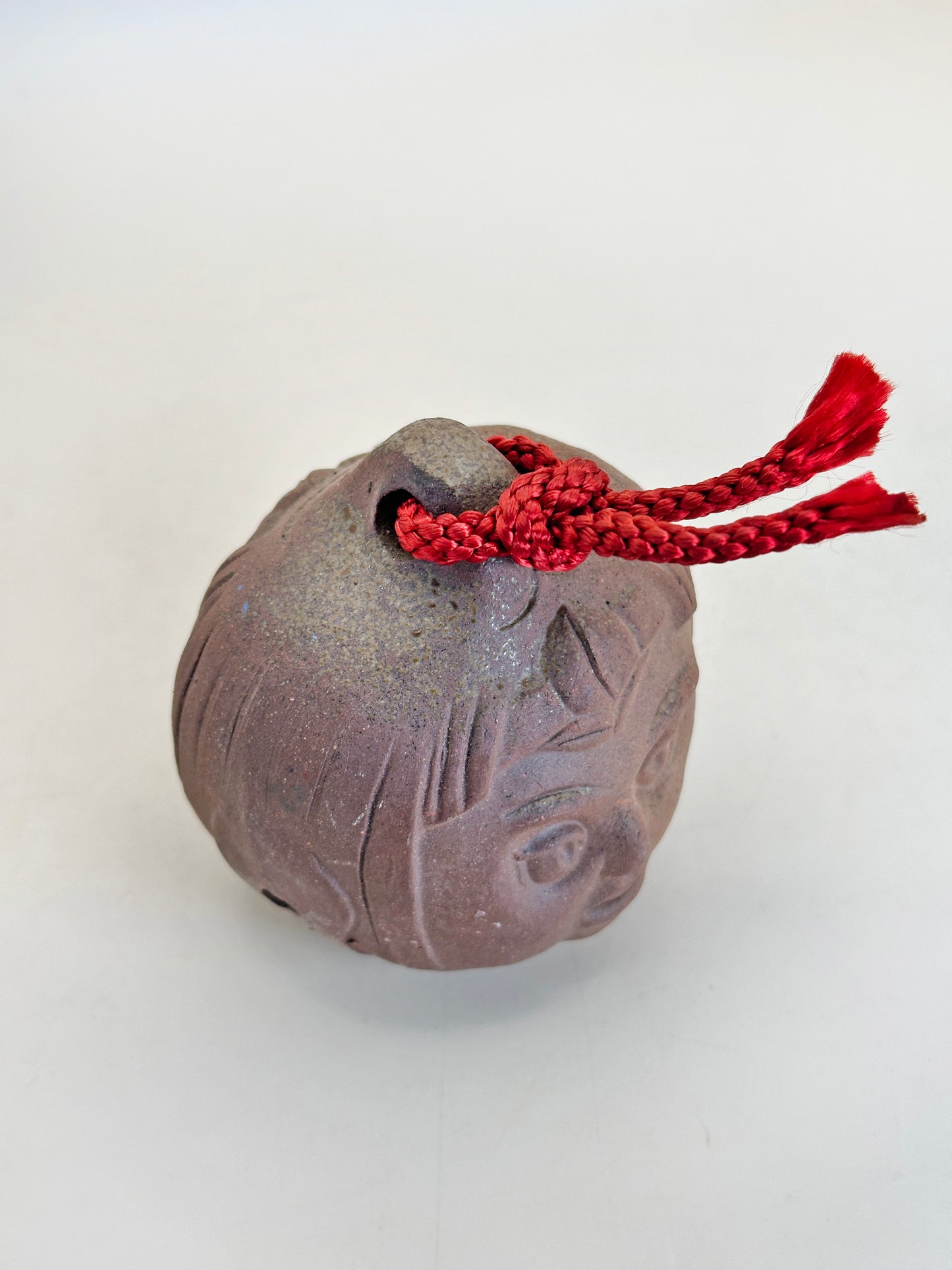 CB169 - Bizen-yaki Clay Bell – Momotarō Motif 桃太郎