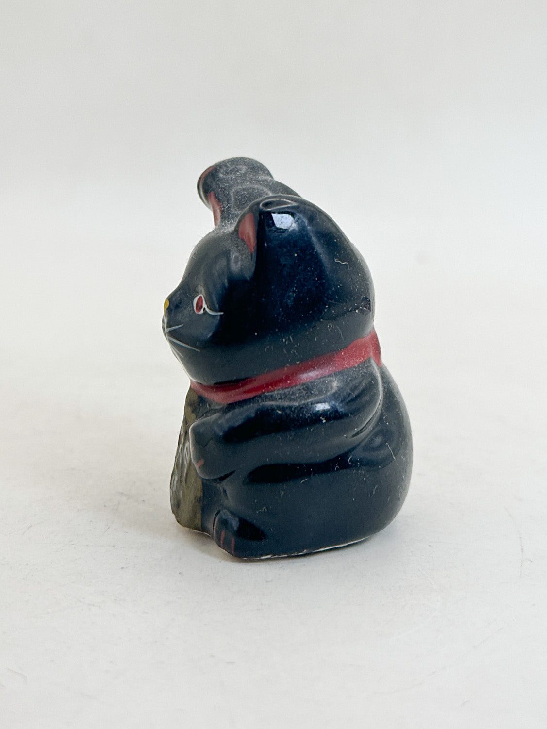 FT614 - Black Maneki Neko Clay Figurine 土人形