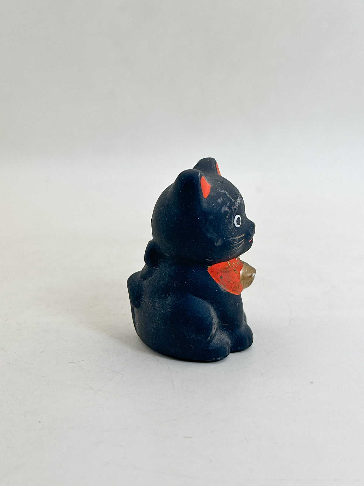 FT608 -  Black Maneki Neko Lucky Cat by Shōhō 昭峰