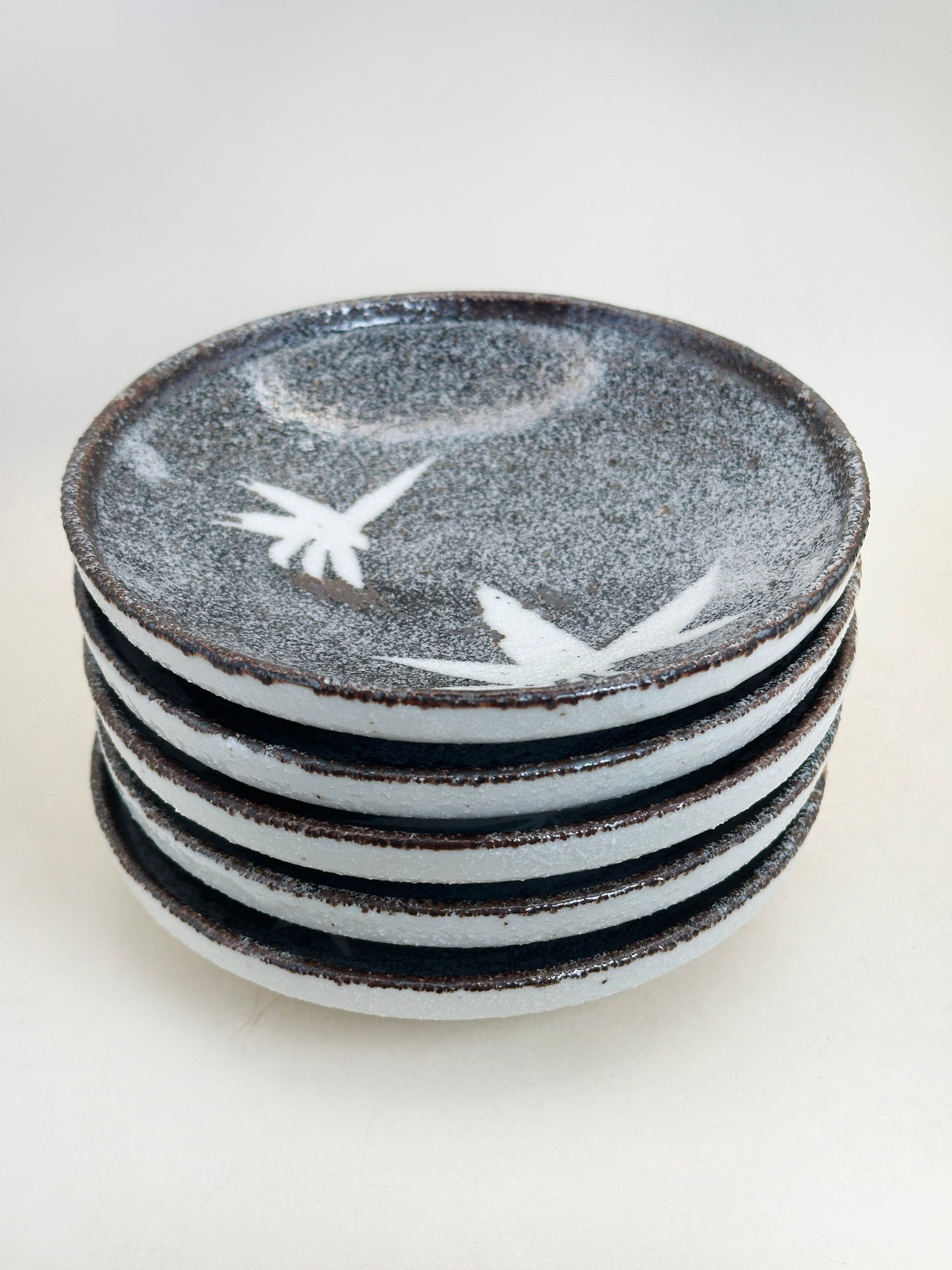 TB287 - Lot de petites assiettes Mino-yaki 美濃焼