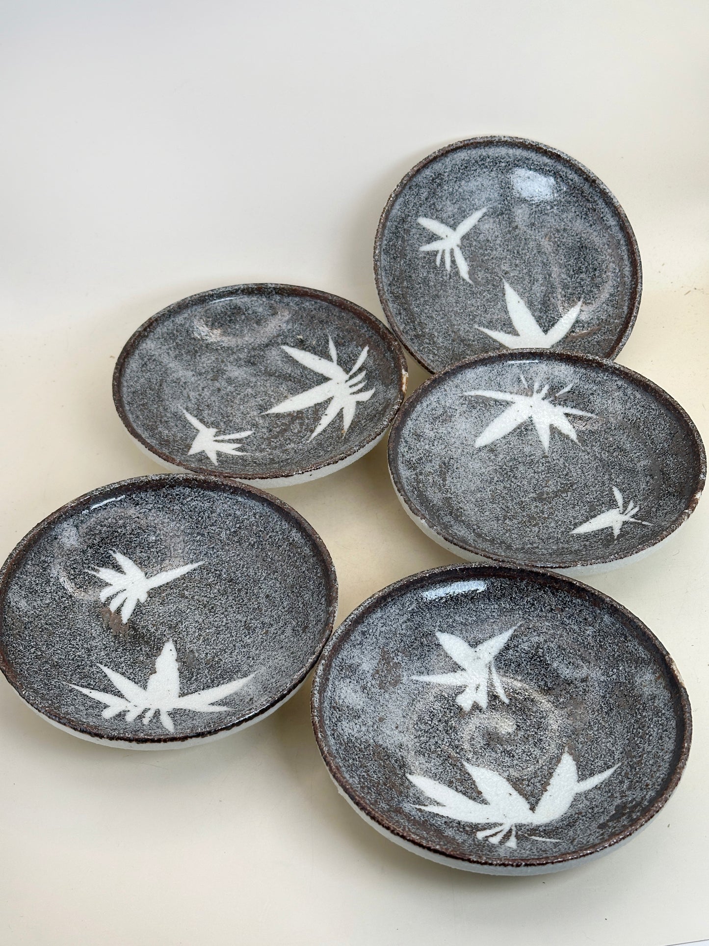 TB287 - Lot de petites assiettes Mino-yaki 美濃焼