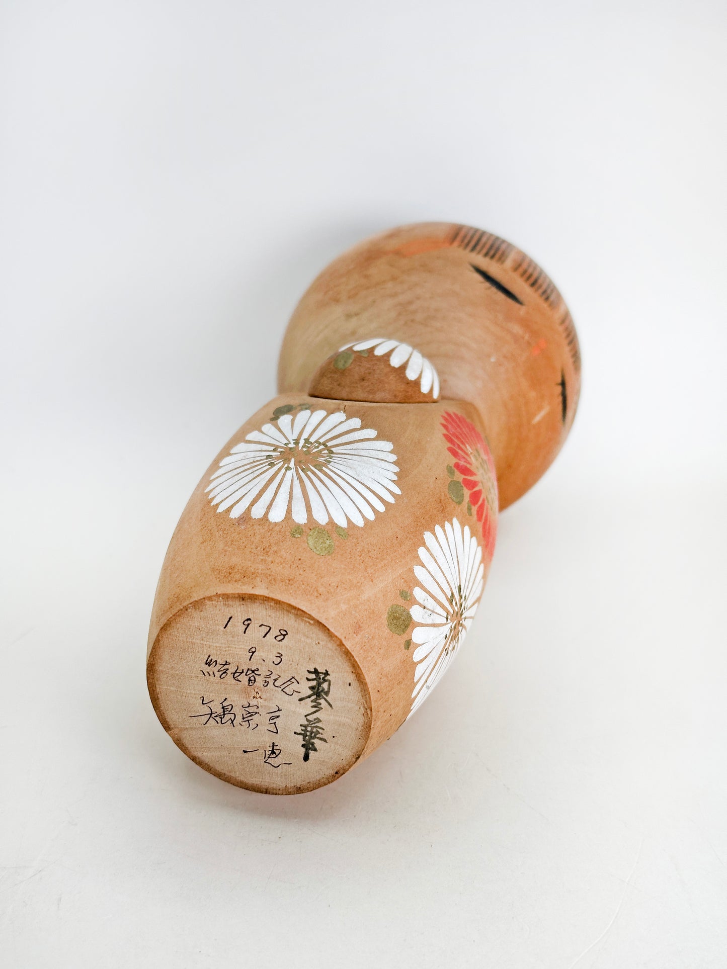 K20124 - Sosaku Kokeshi par Aoki Ryoka 青木蓼華