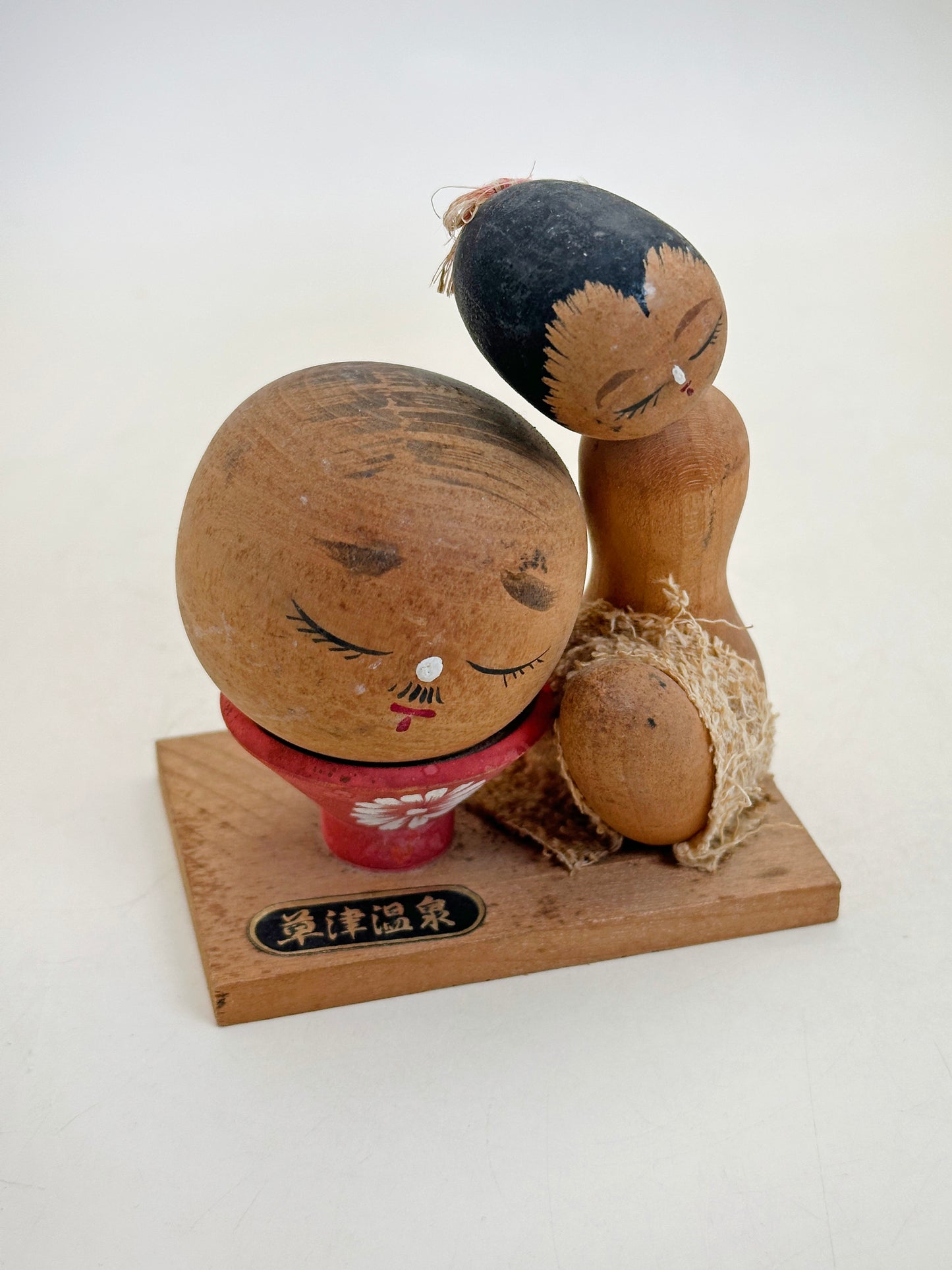 K10225 - Kokeshi Souvenir de Kusatsu Onsen 草津温泉