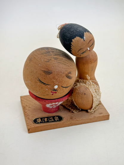 K10225 - Kokeshi Souvenir de Kusatsu Onsen 草津温泉