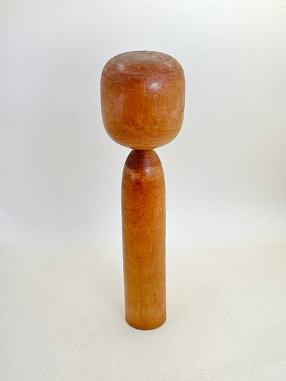 K25179 - Kokeshi Togatta par Yoshiaki Sato 佐藤好秋